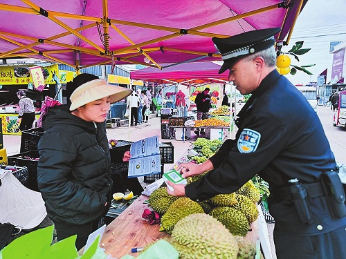500守护农贸市场烟火气1.jpg