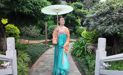 汉服.jpg 汉服.jpg