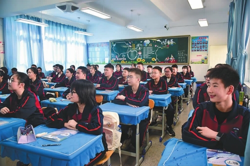 城乡与校际差距持续缩小 办学与教学质量整体提升.jpg 城乡与校际差距持续缩小 办学与教学质量整体提升.jpg