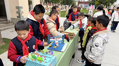 铸牢中华民族共同体意识主题活动举行.jpg 铸牢中华民族共同体意识主题活动举行.jpg