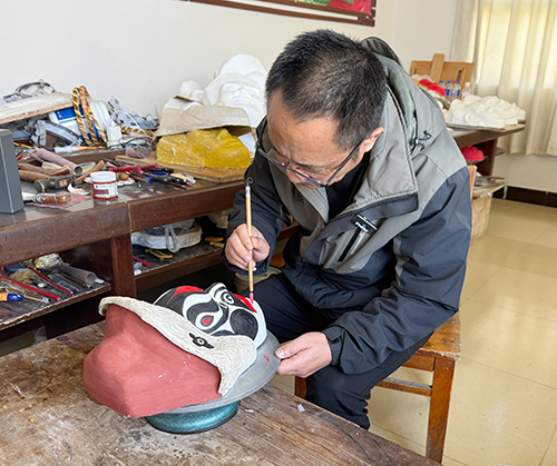 指尖塑魂,三国群英在面具上“复活”.jpg 指尖塑魂,三国群英在面具上“复活”.jpg