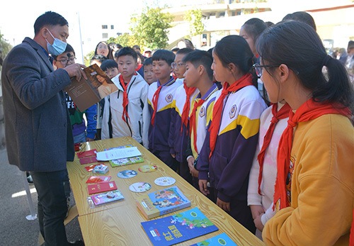 我市开展非法出版物宣传教育暨集中销毁活动