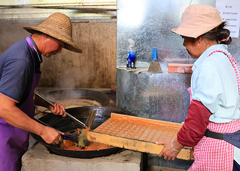 西尼村：古法红糖引客来群众增收日子甜