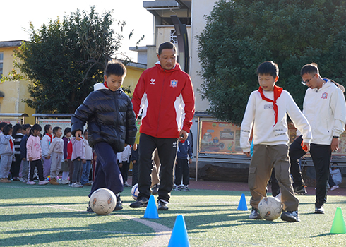 用热爱点亮孩子们的足球梦想——“足球园丁”王晶的事业与坚守
