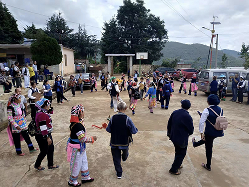 彝家腊肉香 山寨年味浓.jpg