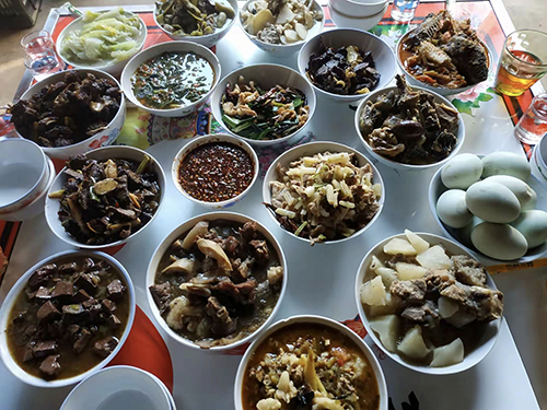 彝家腊肉香 山寨年味浓1.jpg