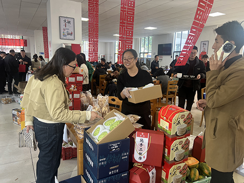 欢乐祥和迎新 春3.jpg