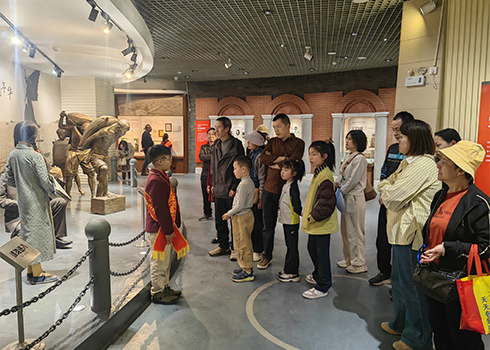 聂耳纪念馆里来了一群“小小讲解员”