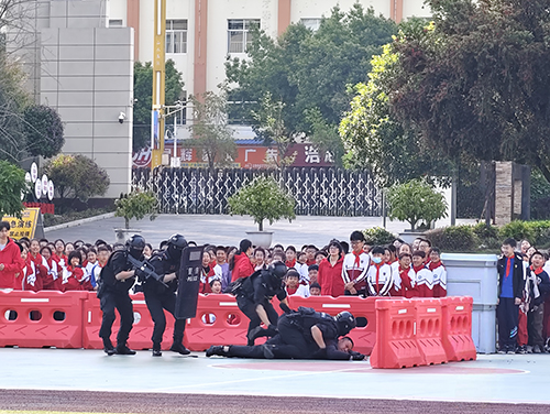 以实战化场景检验校园应急处置能力