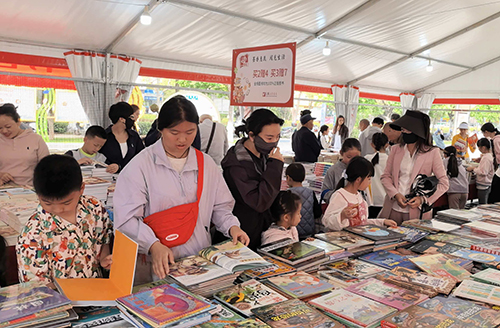 全民阅读文化惠民书展火热开展.jpg 全民阅读文化惠民书展火热开展.jpg