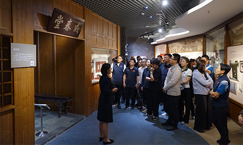 全国拳击锦标赛代表在玉溪开展爱国主义教育实践活动