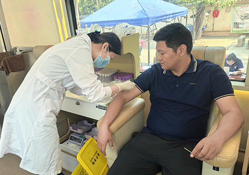 无偿献血 传递爱心