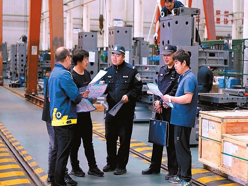 国际物流枢纽线上的“安全官” —— 玉溪公安“陆港警务”护航企业发展