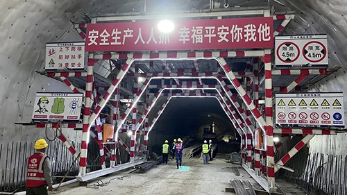 澄华高速九村隧道群累计掘进112米1.jpg