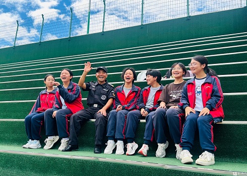 学校门口的“人脸识别” 师生心中的最暖保安