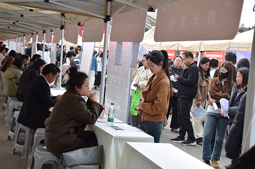 织密民生“保障网” 托起群众“幸福梦”1.jpg