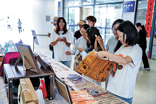 聂耳主题文创产品集中展出.jpg 聂耳主题文创产品集中展出.jpg