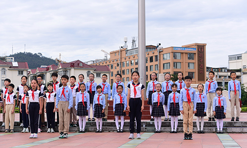 聂耳故乡“同升国旗·同唱国歌”活动举行1.jpg 聂耳故乡“同升国旗·同唱国歌”活动举行1.jpg