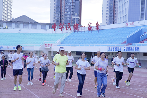 玉见滇超乐享奔跑.jpg