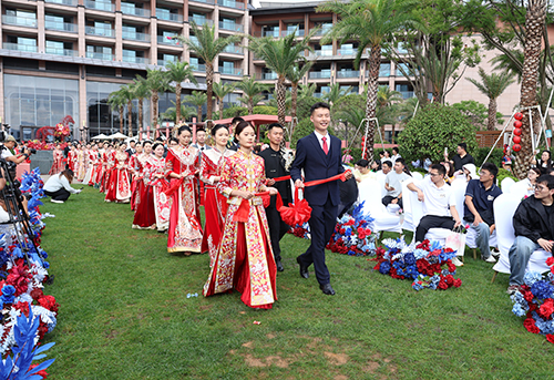 “爱在抚仙湖”集体婚礼暨“我们的节日·七夕”新时代文明实践活动举行.jpg “爱在抚仙湖”集体婚礼暨“我们的节日·七夕”新时代文明实践活动举行.jpg
