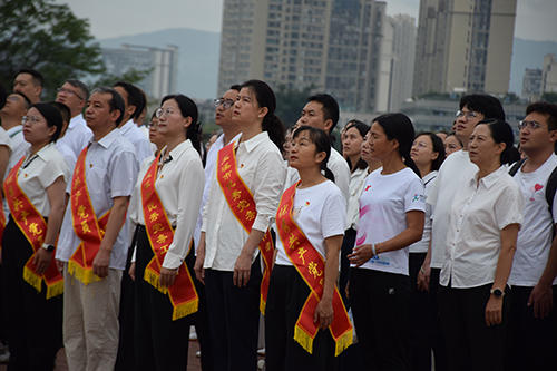 庆祝中国医师节暨“同升国旗·同唱国歌”活动举行.jpg 庆祝中国医师节暨“同升国旗·同唱国歌”活动举行.jpg