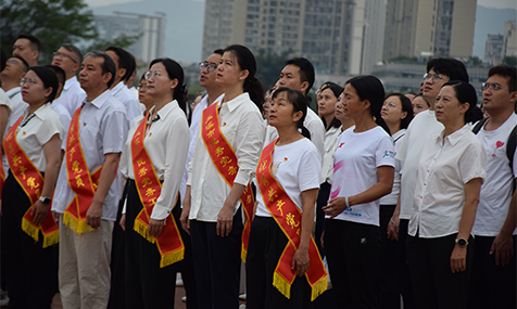 庆祝中国医师节暨“同升国旗·同唱国歌”活动举行