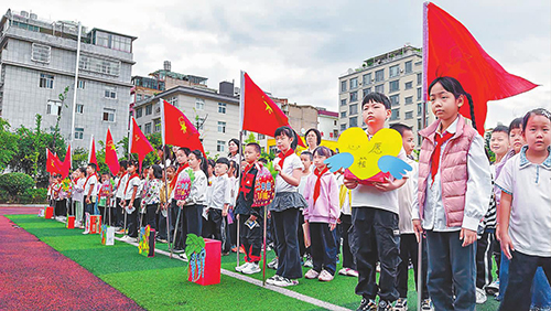 玉溪学子喜迎新学期.jpg 玉溪学子喜迎新学期.jpg