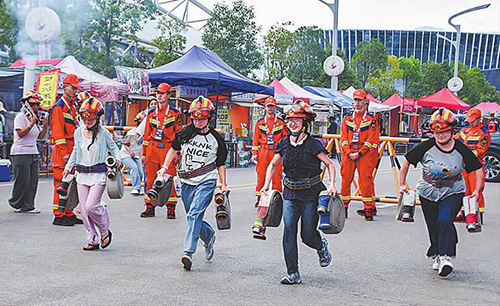 消防守护绿茵场 安全知识入人心.jpg 消防守护绿茵场 安全知识入人心.jpg