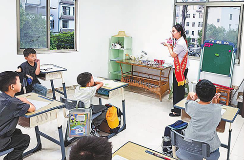 金融知识进校园.jpg 金融知识进校园.jpg