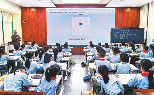 玉溪市推进AI教育赋能学生成长成才.jpg 玉溪市推进AI教育赋能学生成长成才.jpg