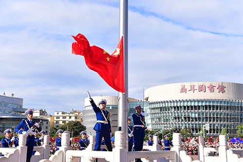 2026年10月1日，玉溪市举行国庆升旗仪式 李冉 摄(分离图)2026年10月1日，玉溪市举行国庆升旗仪式 李冉摄原图.jpg