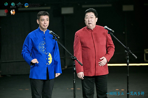 湖山伴欢笑!这场抚仙湖畔喜剧盛宴收获市民游客好评1.jpg 湖山伴欢笑!这场抚仙湖畔喜剧盛宴收获市民游客好评1.jpg