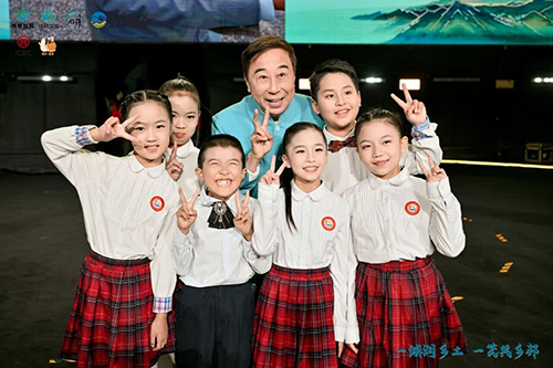 当抚仙湖遇上相声!冯巩携笑星天团带来欢乐文化盛宴2.jpg 当抚仙湖遇上相声!冯巩携笑星天团带来欢乐文化盛宴2.jpg