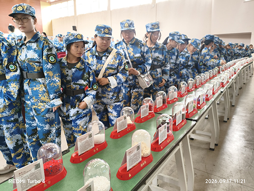 禁毒主题宣讲进校园.jpg 禁毒主题宣讲进校园.jpg