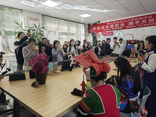 “铸牢共同体 中华一家亲”主题宣传活动走进玉溪.jpg “铸牢共同体 中华一家亲”主题宣传活动走进玉溪.jpg