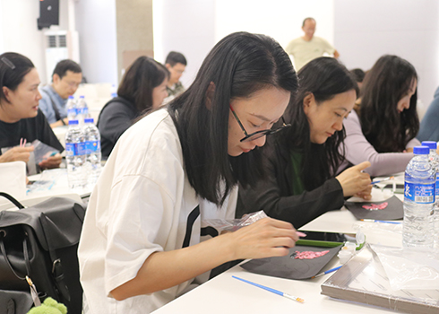 市图书馆举办非遗螺钿雅阅沙龙手作体验活动