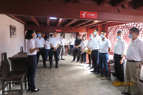 图3 参观聂耳故居.JPG