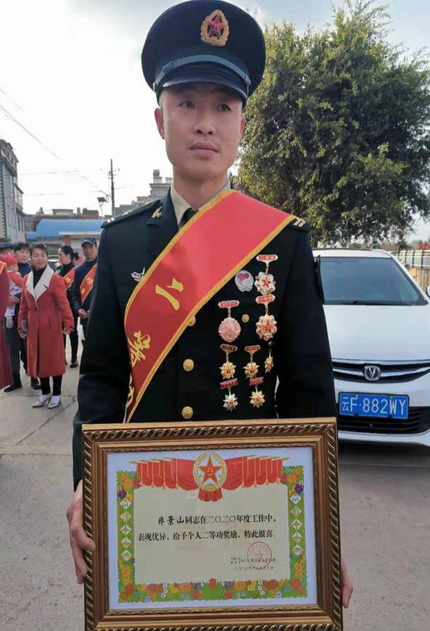 玉溪市退役军人事务局为立功受奖现役军人家属送喜报