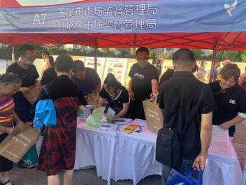 25_工作简讯_第二十五期_高新区分局积极开展六月“安全生产月”宣传咨询活动_121.png