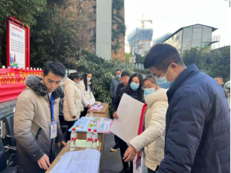 48__工作简讯__第四十八期_玉溪市市场监督管理局高新区分局、高新区消费者协会开展两节前防范电信诈骗、消费者权益保护宣传活动205.png