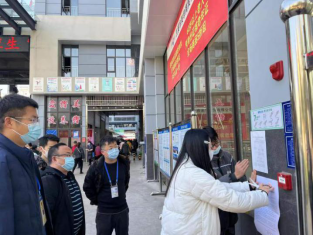 48__工作简讯__第四十八期_玉溪市市场监督管理局高新区分局、高新区消费者协会开展两节前防范电信诈骗、消费者权益保护宣传活动284.png