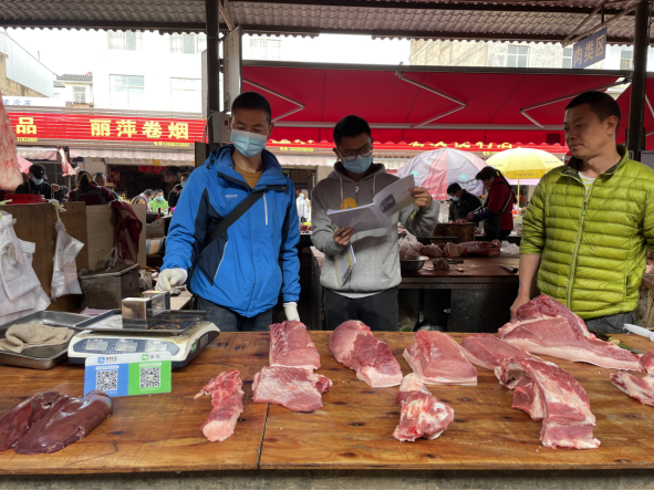 市场监管局开展春节前计量专项监督检查460.png