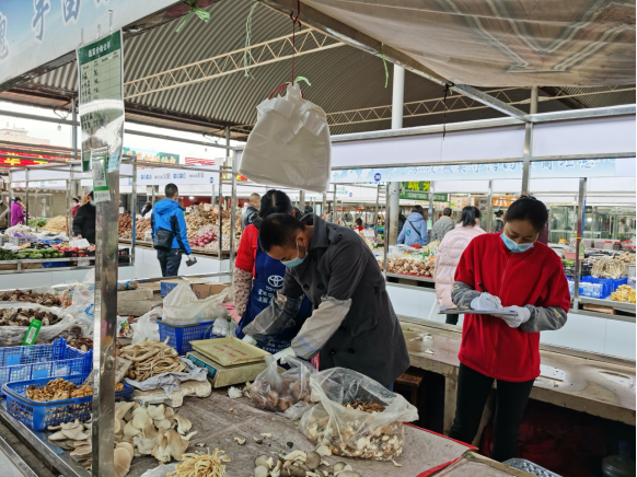市场监管局开展春节前计量专项监督检查463.png