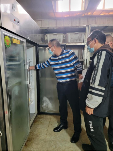 市政府食品安全办主任、市市场监管局局长赵琦同志率队检查时强调：坚决守护好校园食品安全246.png