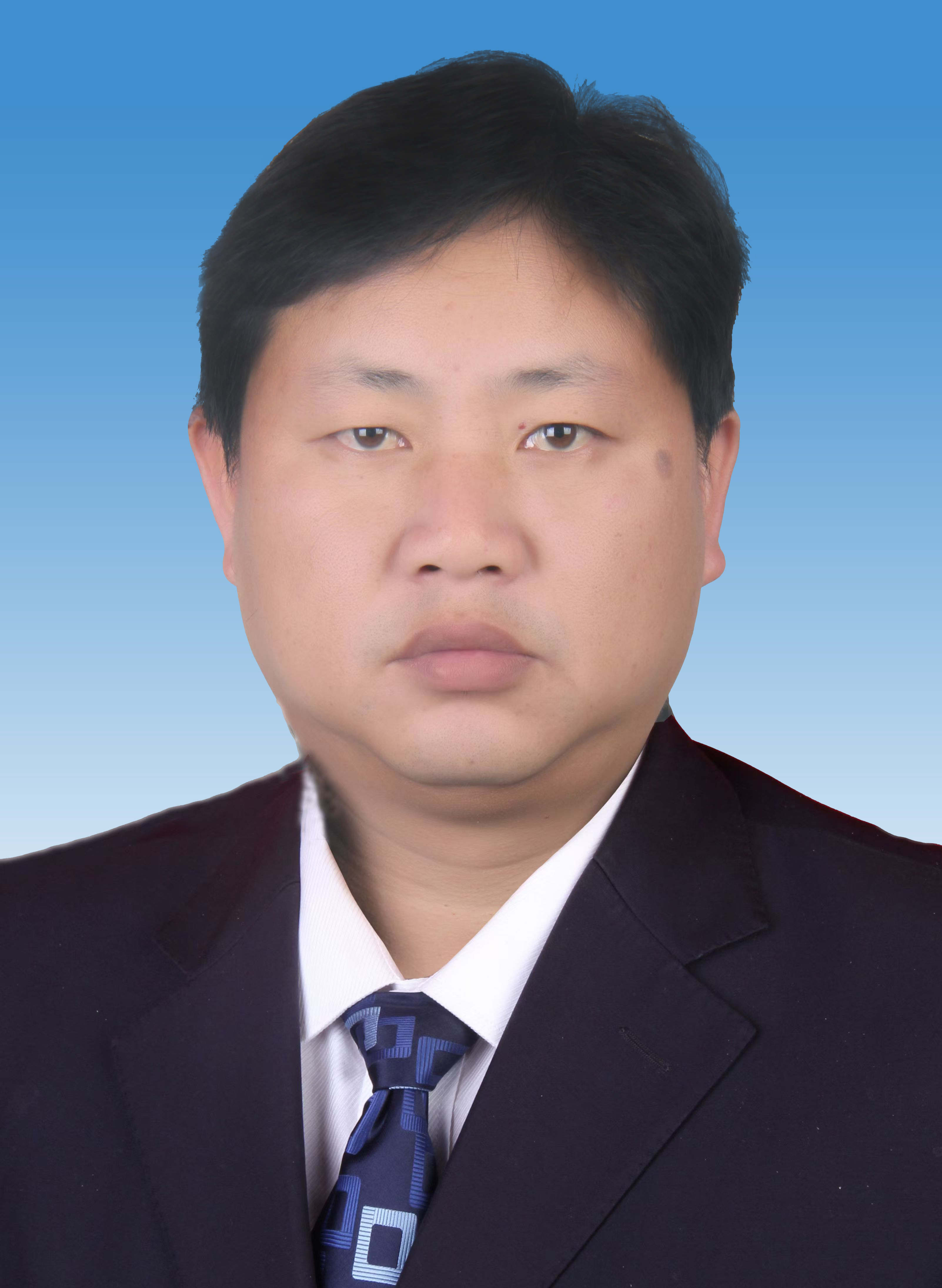 周国斌证件照.png