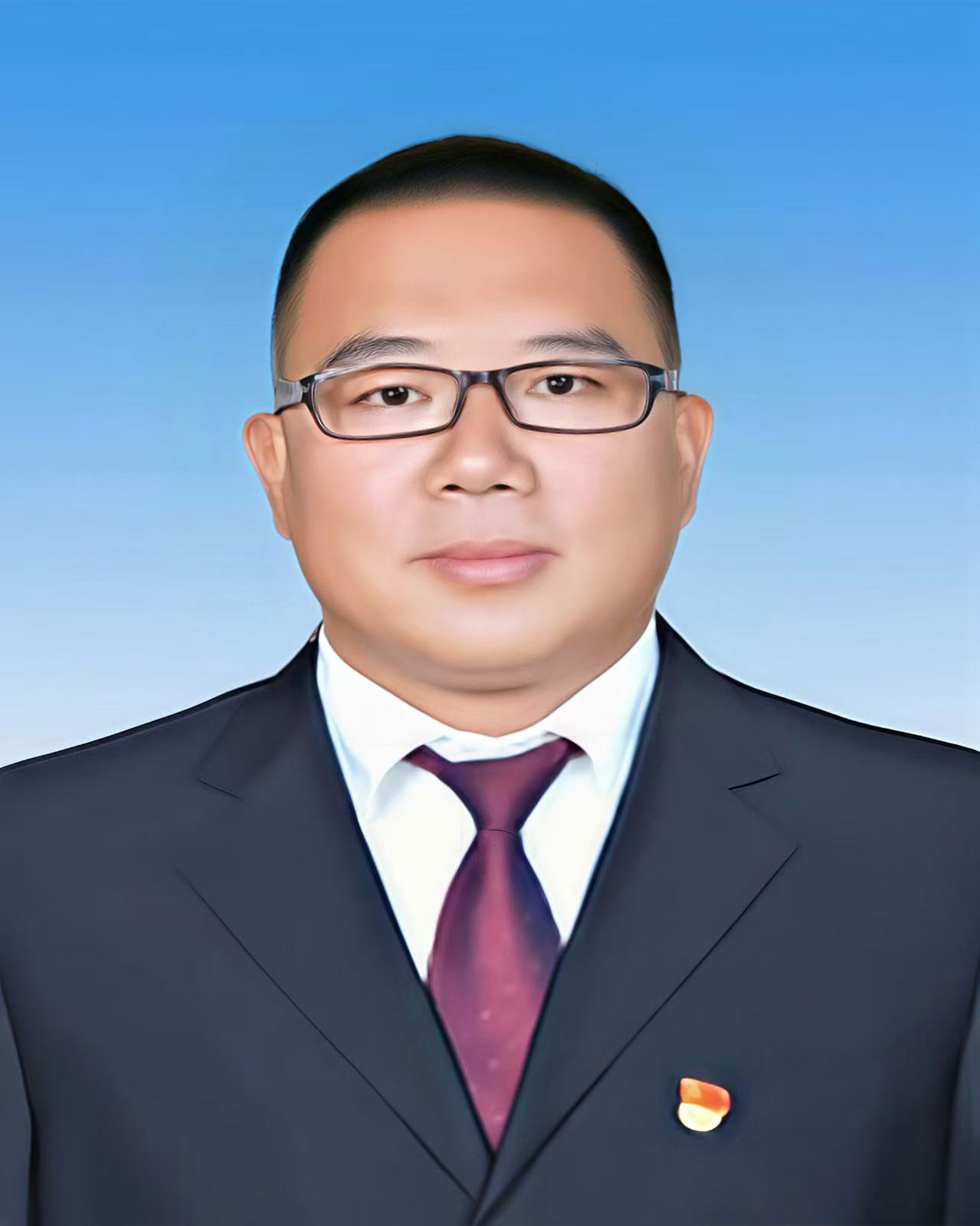 书记照片.jpg 书记照片.jpg